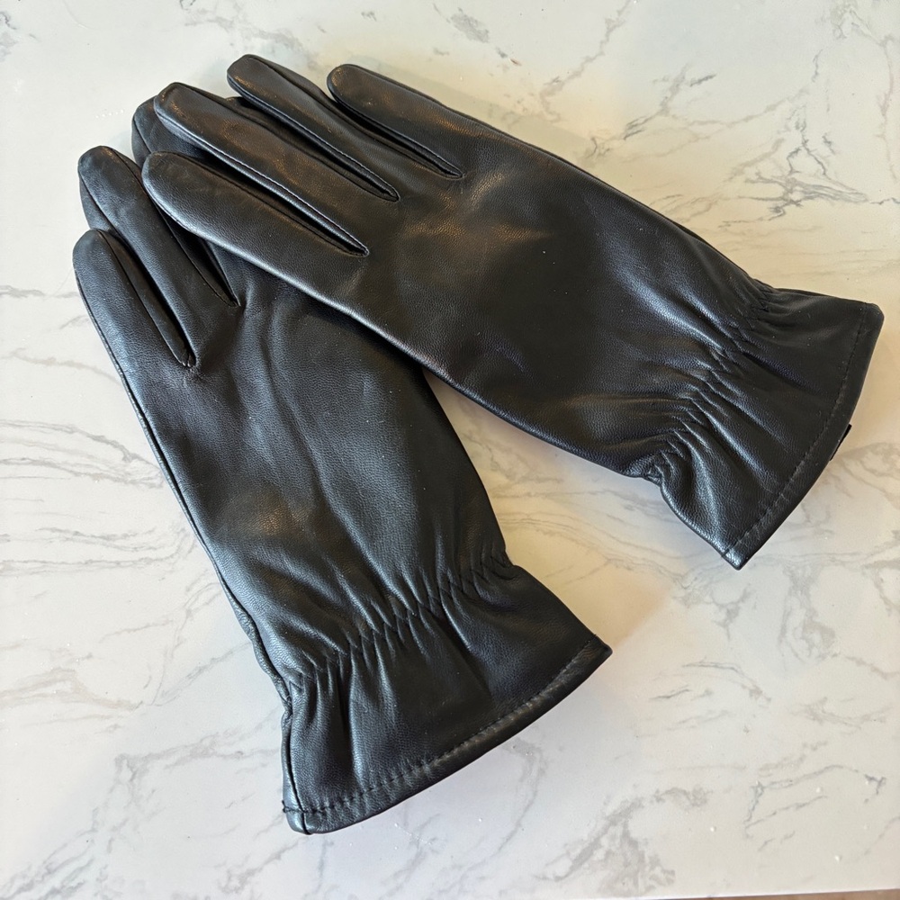 NWOT Isotoner Women’s Black Leather Gloves size 7.5 Lined
